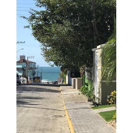 Garden Ville - Confortavel Apartamento Na Praia De Bombas Com Otima Localizacao Бомбіняс Екстер'єр фото