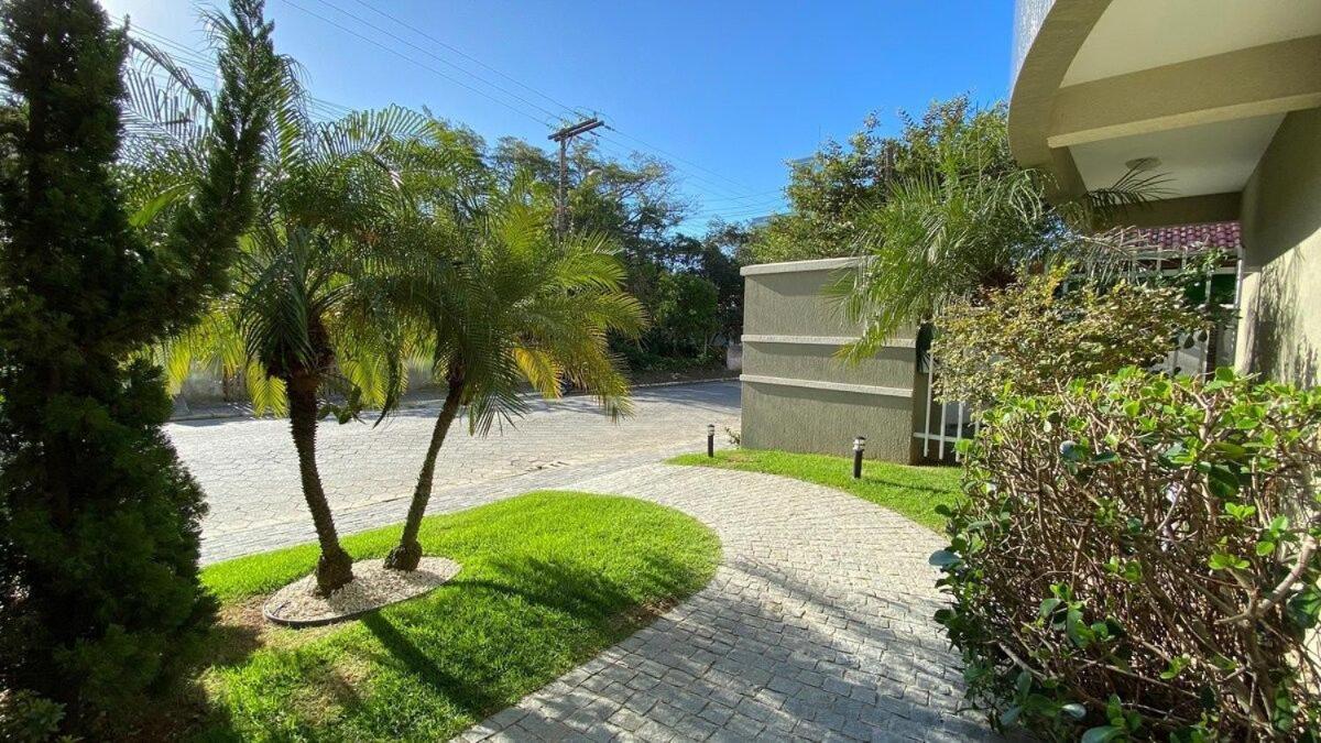 Garden Ville - Confortavel Apartamento Na Praia De Bombas Com Otima Localizacao Бомбіняс Екстер'єр фото