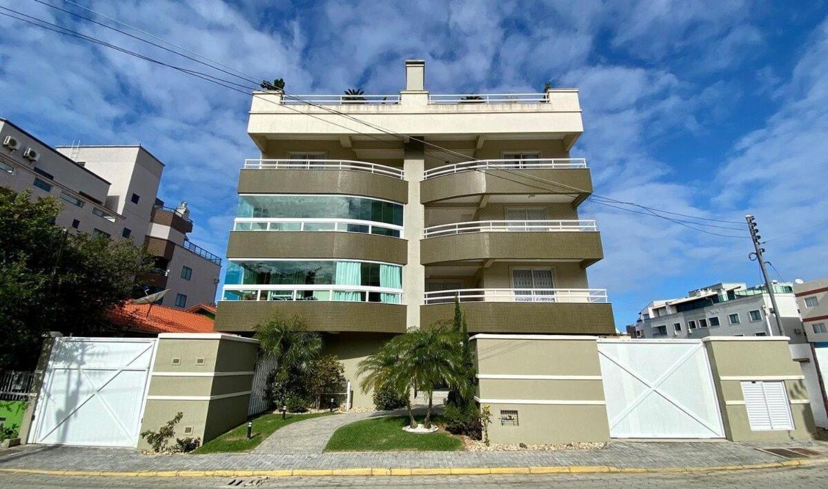 Garden Ville - Confortavel Apartamento Na Praia De Bombas Com Otima Localizacao Бомбіняс Екстер'єр фото